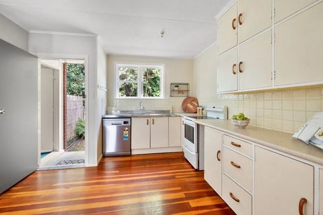 Photo of property in 1a Ward Place, Marfell, New Plymouth, 4310