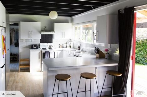 Photo of property in 8 Poplar Road, Stanmore Bay, Whangaparaoa, 0932