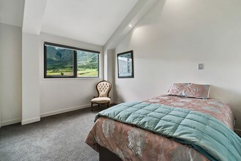 Photo of property in 35 Double Cone Road, Jacks Point, Queenstown, 9371