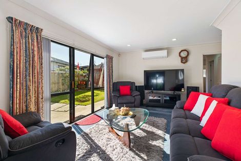 Photo of property in 16 Ewhurst Place, Goodwood Heights, Auckland, 2105