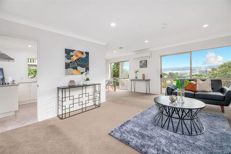 Photo of property in 35e Edmonton Road, Henderson, Auckland, 0612