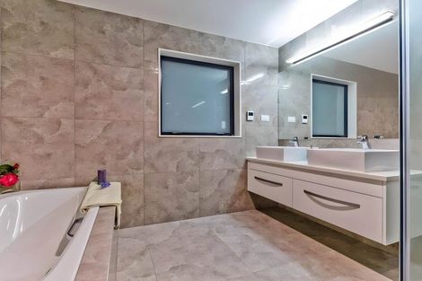 Photo of property in 56 Huntington Park Drive, Greenhithe, Auckland, 0632