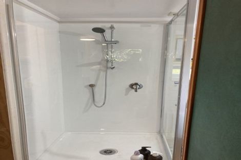 Photo of property in 7 Martin Crescent, Northcote, Auckland, 0627