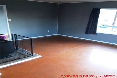 Photo of property in 1 Albany Road, One Tree Point, 0118