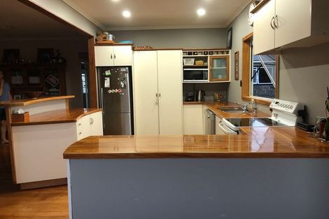 Photo of property in 71 Shaw Road, Oratia, Auckland, 0604