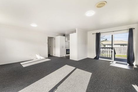 Photo of property in 1/75 Etherton Drive, Weymouth, Auckland, 2103