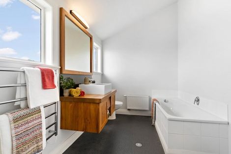 Photo of property in 41 Ponsonby Road, Karori, Wellington, 6012