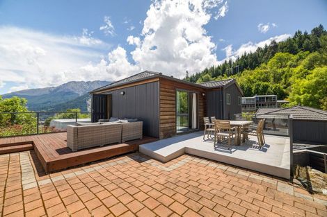 Photo of property in 12b Windsor Place, Queenstown, 9300