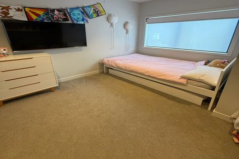 Photo of property in 31 Oakpark Place, West Harbour, Auckland, 0618