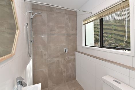 Photo of property in 11 Moffat Road, Red Beach, 0932