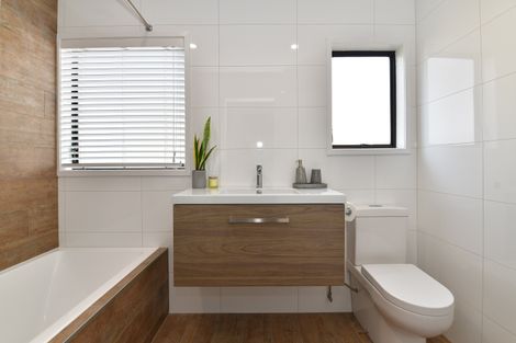 Photo of property in 11 Moffat Road, Red Beach, 0932