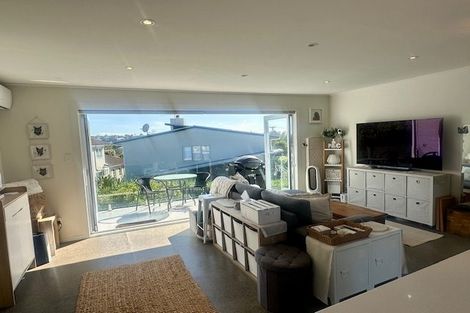 Photo of property in 4/133 Shakespeare Road, Milford, Auckland, 0620