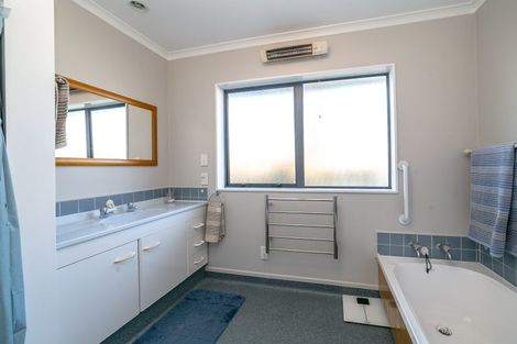 Photo of property in 54 Cambridge Terrace, Masterton, 5810