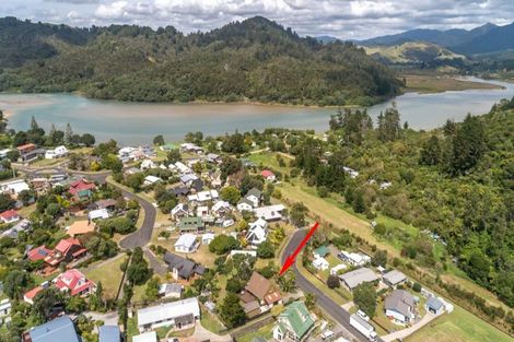 Photo of property in 127 Mckellar Place, Whangamata, 3620