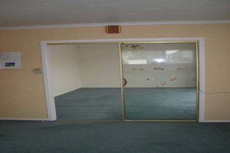 Photo of property in 77 Memorial Avenue, Ilam, Christchurch, 8053