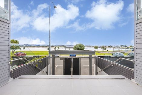 Photo of property in The Terraces, 3/9 Humber Street, Pandora, Napier, 4110