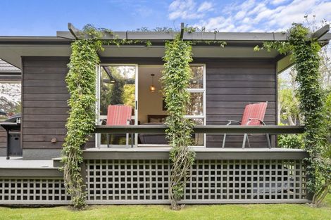 Photo of property in 18 Clifton Terrace, Fitzherbert, Palmerston North, 4410