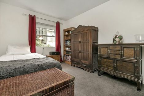 Photo of property in 150a Glenfield Road, Birkenhead, Auckland, 0626