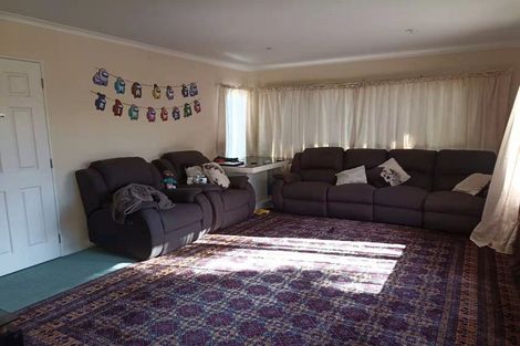 Photo of property in 12 Gunner Drive, Te Atatu Peninsula, Auckland, 0610