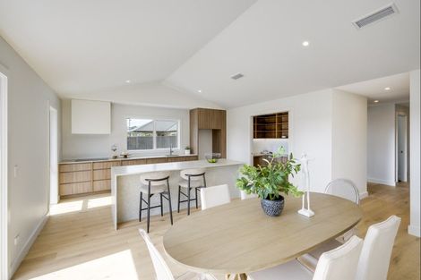 Photo of property in 37 Arataki Road, Havelock North, 4130