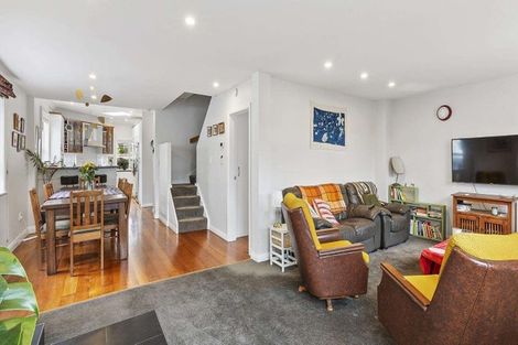 Photo of property in 101 Apu Crescent, Lyall Bay, Wellington, 6022