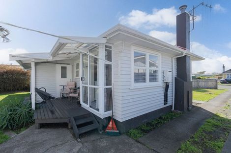 Photo of property in 16 Bledisloe Street, Levin, 5510