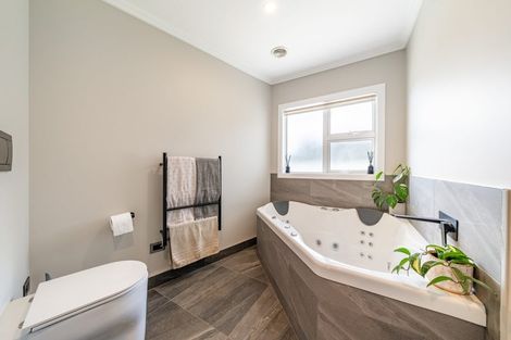 Photo of property in 62 Banks Boulevard, Whitby, Porirua, 5024