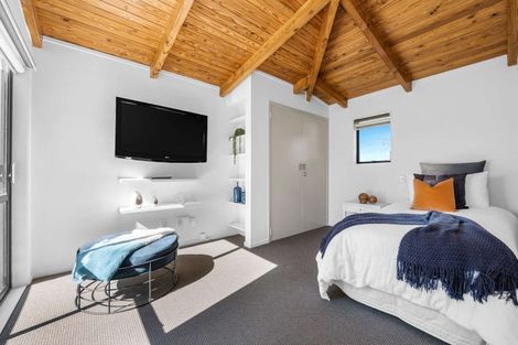 Photo of property in 92 Hutchinsons Road, Bucklands Beach, Auckland, 2014