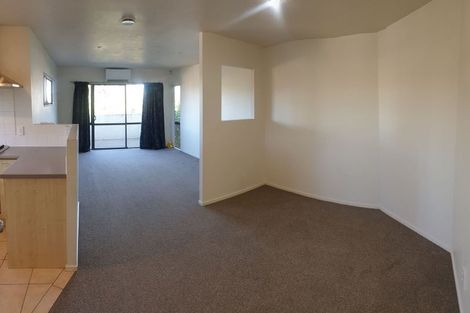 Photo of property in 22 Baulcomb Parade, Windsor Park, Auckland, 0632