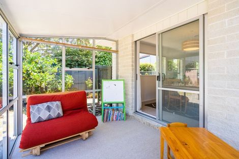 Photo of property in 24 Rewarewa Crescent, Waikanae, 5036