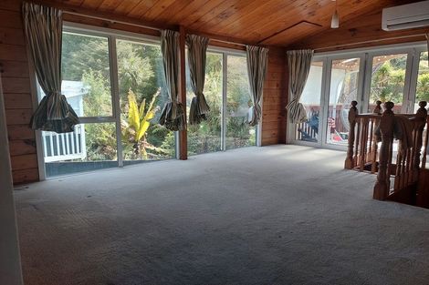 Photo of property in 1 Willowbrook Place, Titirangi, Auckland, 0604