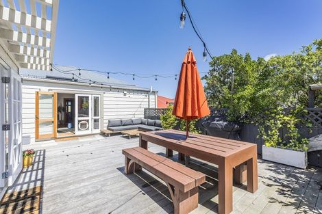 Photo of property in 8 Veronica Street, Brooklyn, Wellington, 6021