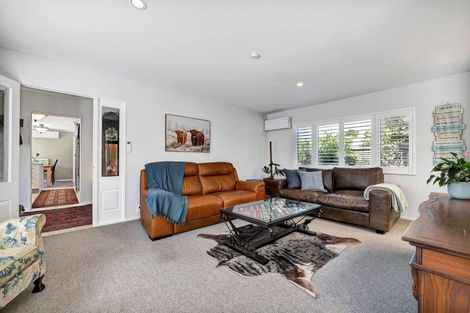 Photo of property in 5 Tamati Place, Merrilands, New Plymouth, 4312
