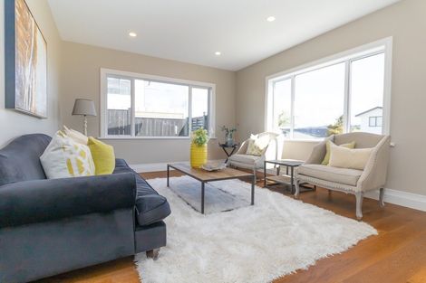 Photo of property in 32 Maka Terrace, Orewa, 0931