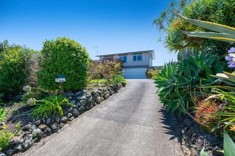Photo of property in 29 Melandra Road, Stanmore Bay, Whangaparaoa, 0932