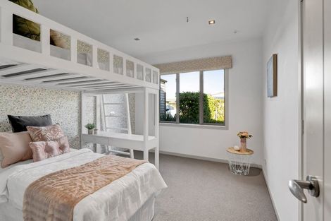 Photo of property in 1 Gleneagles Way, Waiwhakaiho, New Plymouth, 4312
