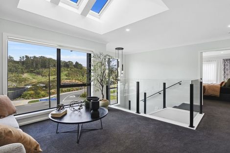 Photo of property in 2 Oakum Road, Whitby, Porirua, 5024