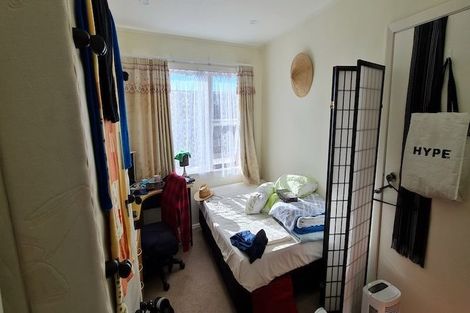 Photo of property in 72 Stewart Drive, Newlands, Wellington, 6037