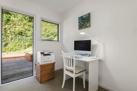 Photo of property in 9 Honeysuckle Lane, Mairangi Bay, Auckland, 0630