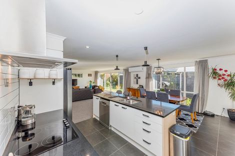Photo of property in 13 Papa Orchard Drive, Kumeu, 0810