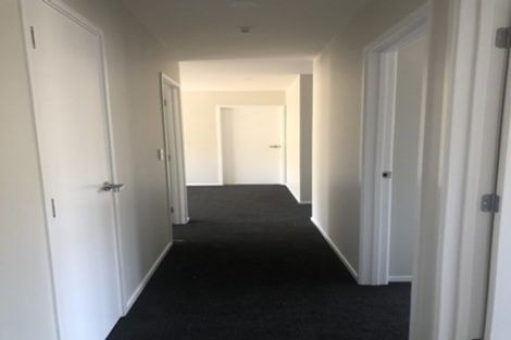 Photo of property in 18 Papa Orchard Drive, Kumeu, 0810