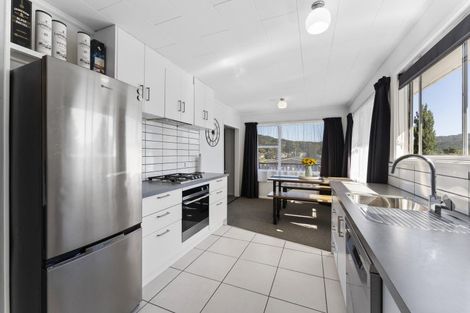 Photo of property in 31 Holland Street, Wainuiomata, Lower Hutt, 5014