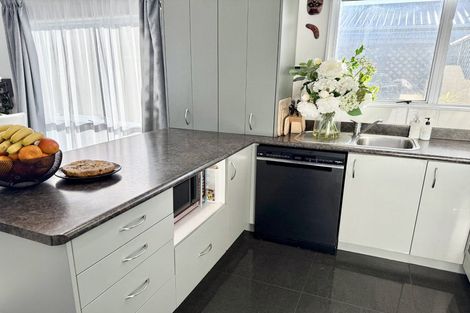 Photo of property in 43 Cleat Street, Whitby, Porirua, 5024