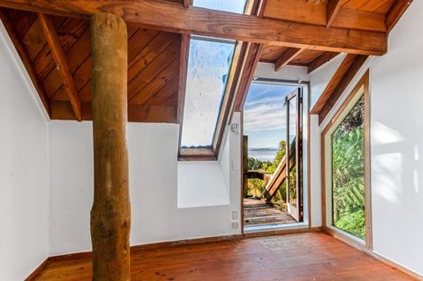 Photo of property in 40 Otitori Bay Road, Titirangi, Auckland, 0604