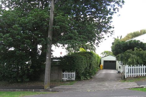 Photo of property in 6 Brassey Road, Birkenhead, Auckland, 0626