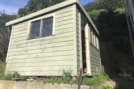 Photo of property in 41 Hungerford Road, Lyall Bay, Wellington, 6022