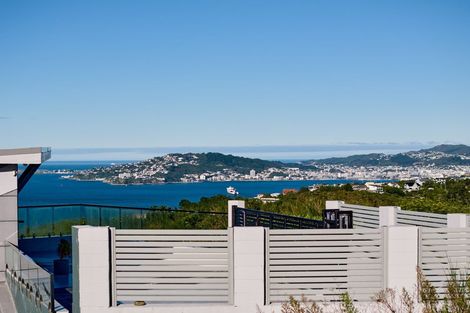 Photo of property in 33 Grumman Lane, Newlands, Wellington, 6037