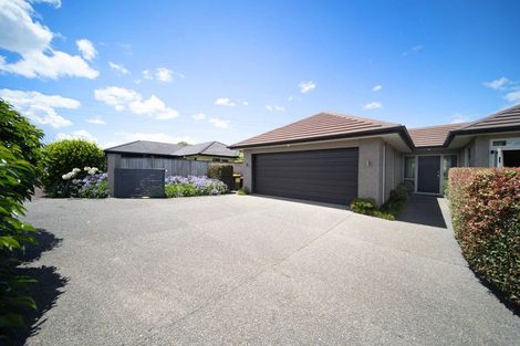 Photo of property in 14 Pescara Point, Karaka, Papakura, 2113