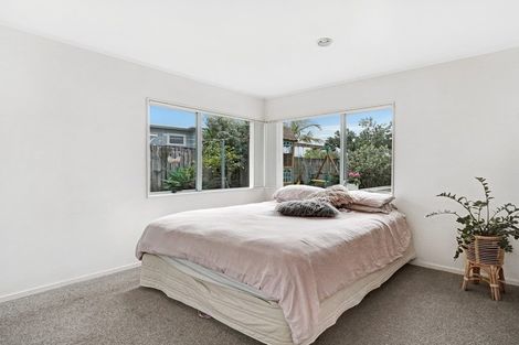 Photo of property in 4 Tiroroa Avenue, Te Atatu South, Auckland, 0610