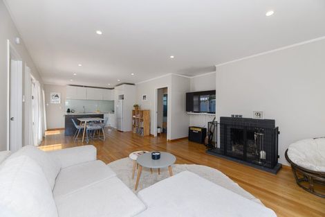Photo of property in 11 Hill Crescent, New Lynn, Auckland, 0600